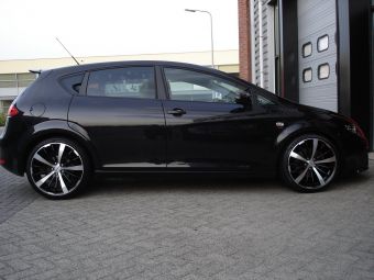 Seat met 19 inch Tomason TN6 velgen