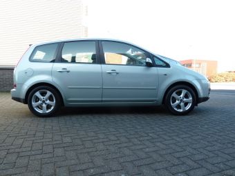 Velgen Borbet CC zilver 16 inch onder een Ford C-Max