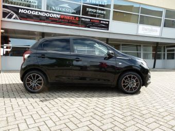 BELLINI MOTION GLOSS BLACK POLISHE RED met Uniroyal RAINSPORT 3  195/50R15 banden