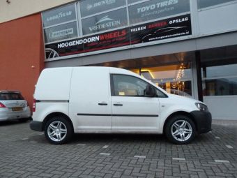 Bobet Xr zilver 16 inch met winterbanden Vredestein gemonteerd onder VW Caddy 