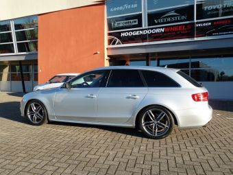 NIU INGOLSTADT ANTRACIET MAT GEPOLIJST 18 inch gemonteerd onder een Audi A-4 