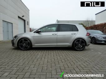 NIU INGOLSTADT BLACK POLISHED 19 INCH VELGEN GEMONTEERD ONDER EEN VW GOLF 7 