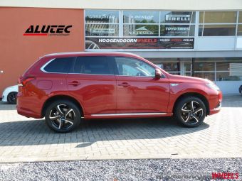  ALUTEC VELGEN SHARK ZWART GEPOLIJST 18 INCH GEMONTEERD ONDER EEN MITSUBITSHI OUTLANDER PHEV