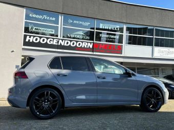 BBS SX CRYSTAL BLACK IN 18 INCH GEMONTEERD ONDER EEN VOLKSWAGEN GOLF VIII