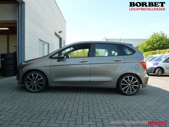  BORBET VELGEN  BL-5 ZWART GEPOLIJST 18 INCH GEMONTEERD ONDER EEN HONDA FR-V