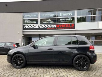 BORBET RE BLACK IN 17 INCH GEMONTEERD ONDER EEN VOLKSWAGEN GOLF VI