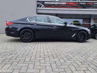 BREYTOM VELGEN LS2 BLAK IN 20 INCH BLACK GEMONTEERD ONDER EEN BMW 5 SERIE