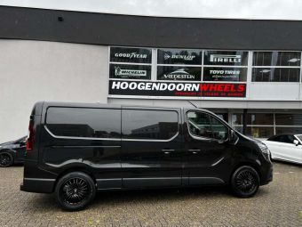 BROCK B24GP BLACK IN 19 INCH GEMONTEERD ONDER EEN RENAULT TRAFFIC