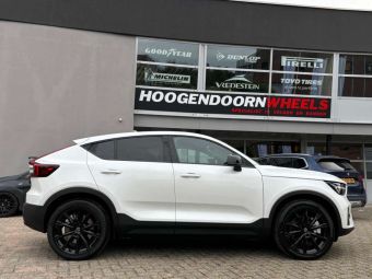 DEZENT AR BLACK IN 20 INCH GEMONTEERD ONDER EEN VOLVO C40