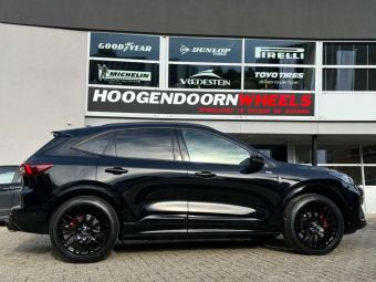 DIEWE WHEELS IMPATTO BLACK IN 21 INCH GEMONTEERD ONDER EEN FORD KUGA III