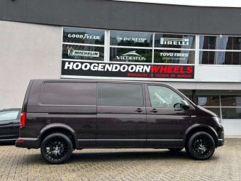 DIEWE WHEELS IMPATTO 20 INCH BLACK GEMONTEERD ONDER EEN VOLKSWAGEN TRANSPORTER