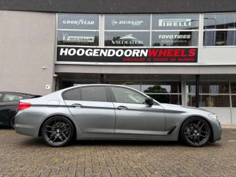 DOTZ LAGUNASECA IN 20 INCH GREY GEMONTEERD ONDER EEN BMW 5 SERIE