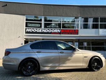 DOTZ SUZUKA BLACK IN 20 INCH GEMONTEERD ONDER EEN BMW 5 SERIE