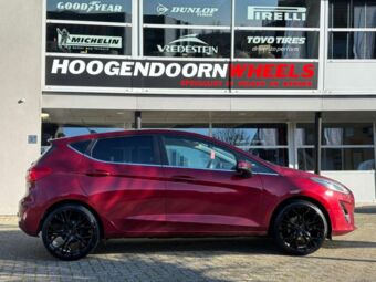 GMP WHEELS ITALY MATISSE BLACK IN 18 INCH GEMONTEERD ONDER EEN FORD FIESTA