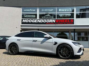 JR WHEELS JR30 IN 21 INCH HYPER GRAY GEMONTEERD ONDER EEN BYD SEAL