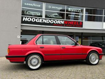 JR WHEELS JR9 SILVER IN 17 INCH GEMONTEERD ONDER EEN BMW 3-SERIE