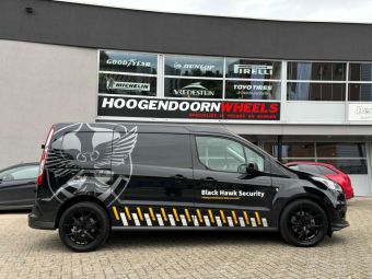 KESKIN KT19 ANGEL BLACK IN 19 INCH GEMONTEERD ONDER EEN FORD TRANSIT CONNECT