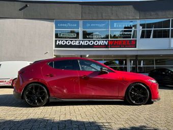 KESKIN KT19 ANGEL BLACK IN 18 INCH GEMONTEERD ONDER EEN MAZDA 3