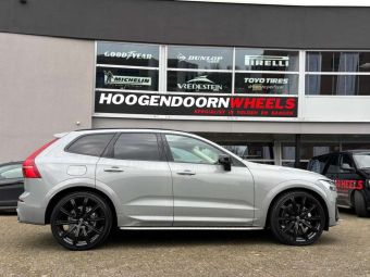 MAK BIRMINGHAM BLACK IN 22 INCH GEMONTEERD ONDER EEN VOLVO XC60