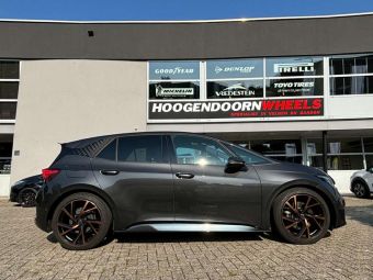 MAK KASSEL BLACK & BRONZE IN 20 INCH GEMONTEERD ONDER EEN CUPRA BORN