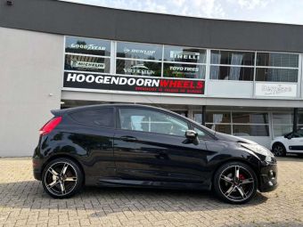 MAM WHEELS W4 BLACK POLISHED IN 17 INCH GEMONTEERD ONDER EEN FORD FIESTA VI