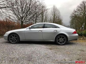 JR WHEELS JR20 18 INCH BREEDSET VELGEN GEMONTEERD ONDER EEN MERCEDES CLS 