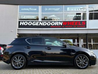 MONACO CL2 ANTHRACITE IN 17 INCH GEMONTEERD ONDER EEN LEXUS CT 200H