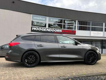 MONACO GPX BLACK IN 18 INCH GEMONTEERD ONDER EEN FORD FOCUS IV