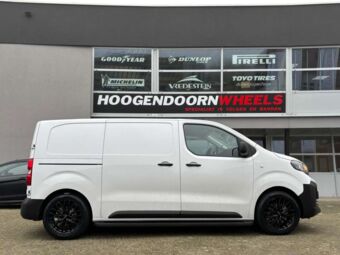 MONACO GPX BLACK IN 18 INCH GEMONTEERD ONDER EEN OPEL VIVARO