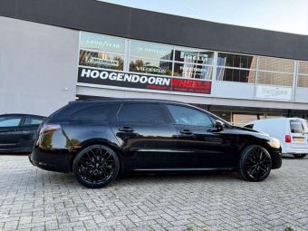 MONACO GPX BLACK IN 19 INCH GEMONTEERD ONDER EEN PEUGEOT 508