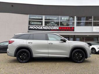 MONACO GPX BLACK IN 20 INCH GEMONTEERD ONDER EEN SKODA KODIAQ