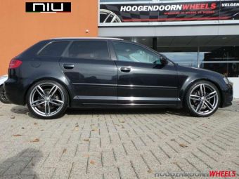 NIU INGOLSTADT ANTRACIET GEPOLIJST19 INCH GEMONTEERD ONDER EEN AUDI A-3 