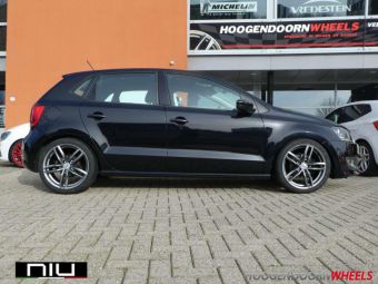 NIU WHEELS INGOLSTADT ANTRACIET 17 INCH VELGEN GEMONTEERD ONDER EEN VOLKSWAGEN POLO