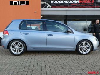 NIU WHEELS VELGEN WOLFSBURG ZILVER IN 17 INCH GEMONTEERD ONDER EEN GOLF 6 