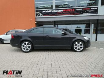 PLATIN VELGEN P-50 17 INCH GEMONTEERD ONDER EEN VOLVO C 70 ICM WINTERBANDEN