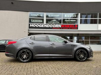 SEVENTY 9 SCF-J BLACK POLISHED IN 18 INCH GEMONTEERD ONDER EEN KIA OPTIMA